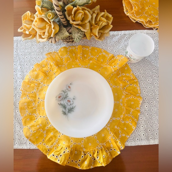 Yellow Ruffled & Scalloped Table Placemats - 100% Pure Linen (Sold as set of 2) - Picture 1 of 5